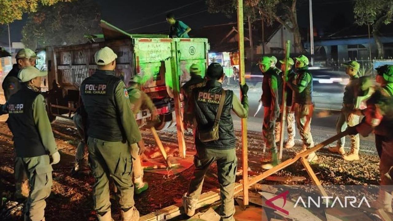 Pemkab Cianjur Bongkar 23 Bangunan Liar di Jalan Bandung-Cianjur, Tegaskan Penertiban Berlanjut