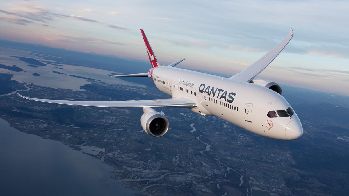 Pesawat Qantas Mendarat Darurat di Tahiti Usai Penumpang Diduga Gigit Awak Kabin