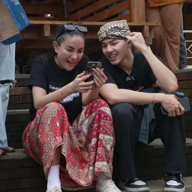 Diduga Pacaran dengan Berondong, Ini 6 Potret Nikita Mirzani dan Matthew Gilbert
