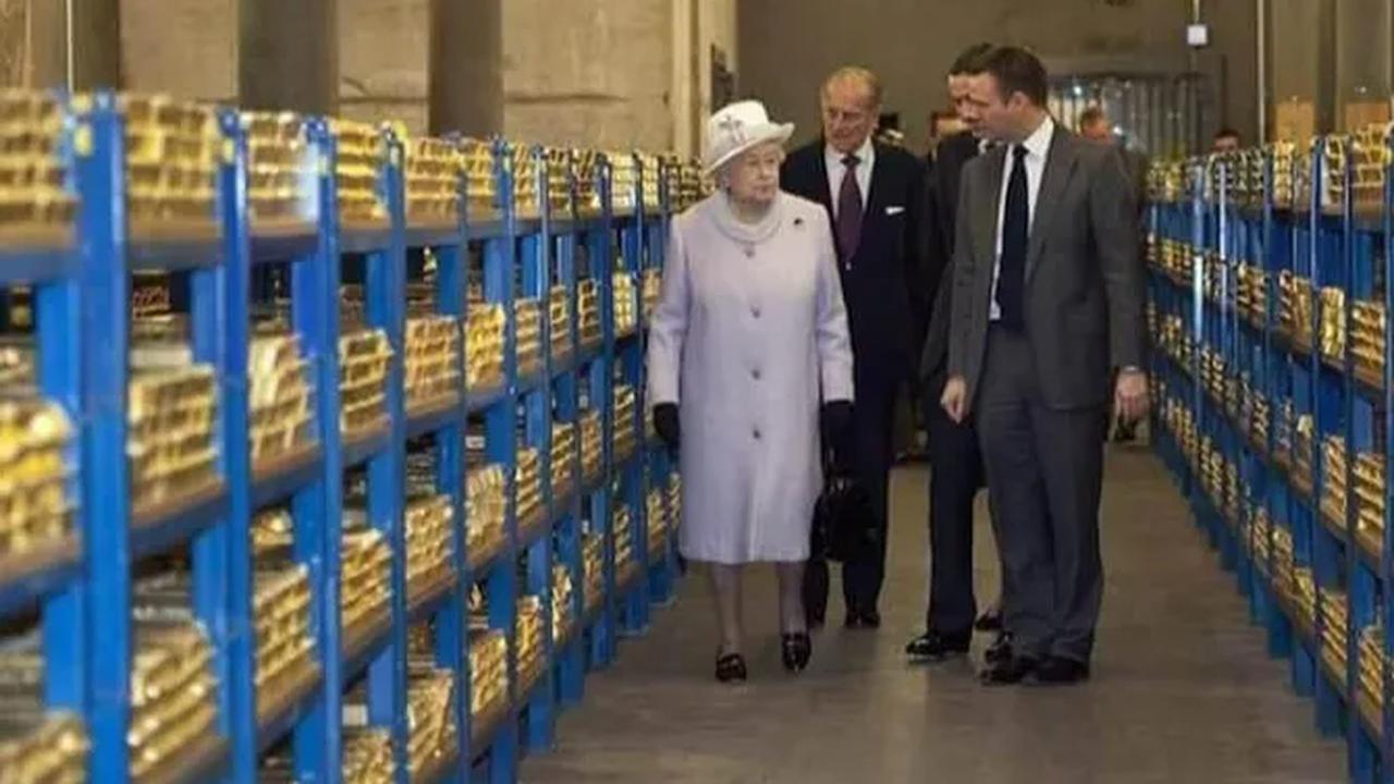 Hasil foto latar berupa gudang emas mengarah ke artikel yang dipublikasikan oleh detikfinance pada Selasa, (13/9/2022), berjudul ‘Lihat Lagi Saat Ratu Elizabeth Susuri Cadangan Emas Inggris’.