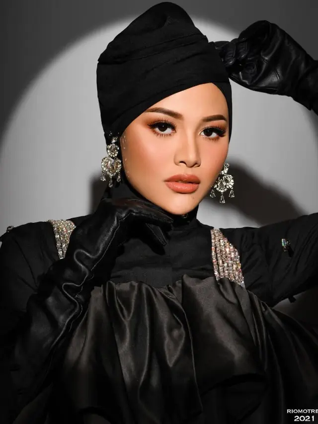 Hijab Aurel Hermansyah untuk Lebaran 2025. (credit: instagram.com/aurelie.hermansyah/ riomotret)