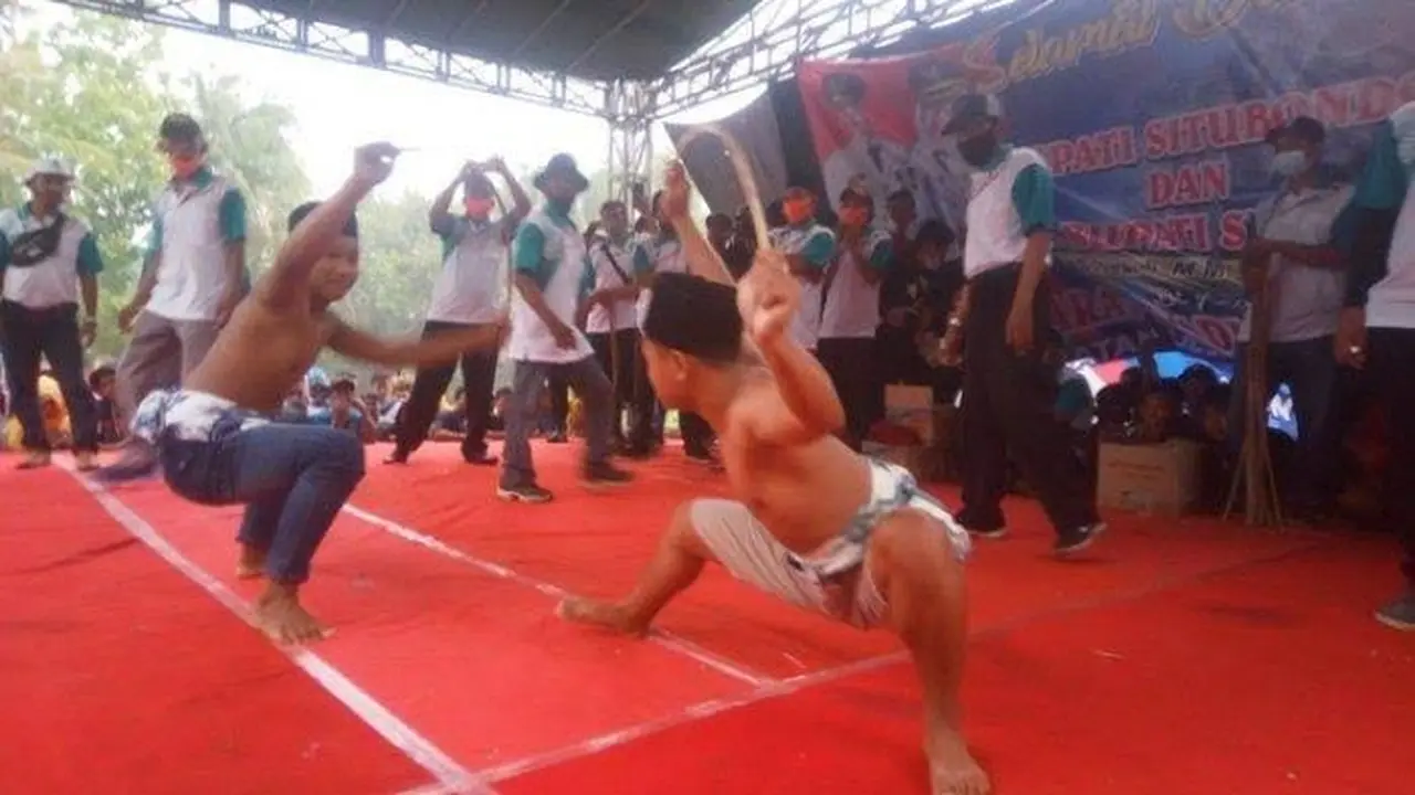 Tradisi Ojung, ajang adu nyali para pendekar di Situbondo. (Istimewa)
