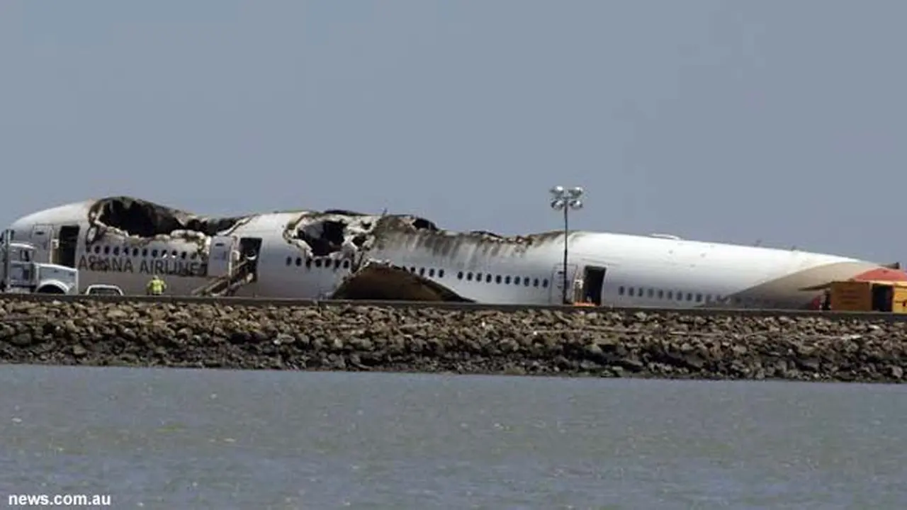 pesawat-asiana130710b.jpg