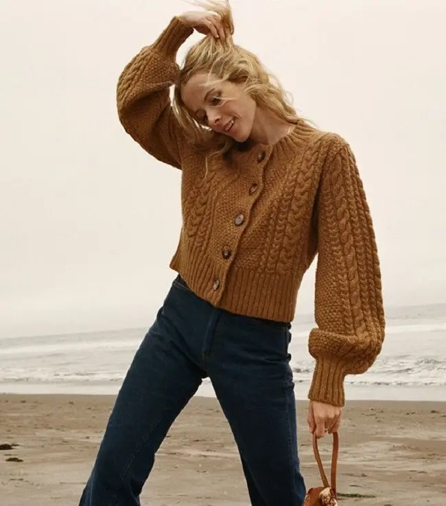 Cardigan untuk bikin gaya Anda makin stylish. (Foto: www.whowhatwear.com)