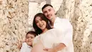 Selain itu, ibu El Barack ini memilih konsep serba putih untuk maternity shoot selanjutnya.  (Instagram/inijedar).