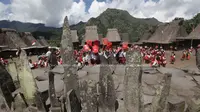 Pasca-Kebakaran, Warga Kampung Gurusina Menggelar Upacara Zezoapi