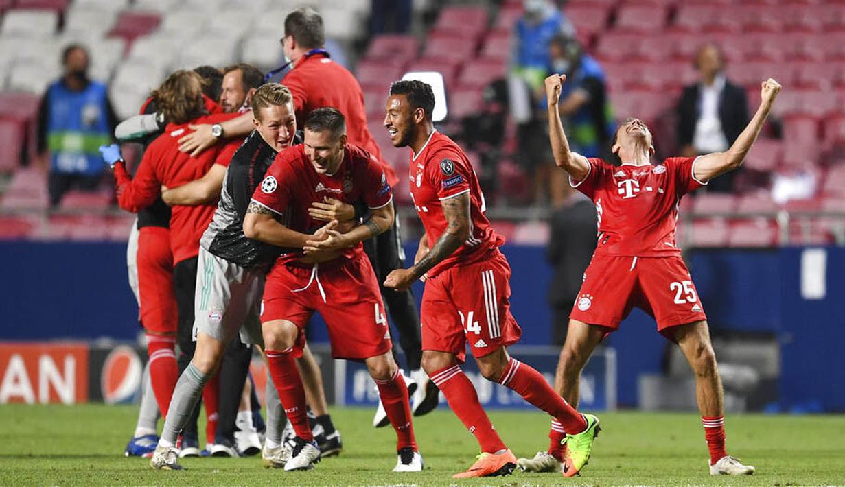 Para pemain Bayern Munchen melakukan selebrasi usai menjuarai Liga Champions di Stadion The Luz, Portugal, Senin (24/8/2020). Bayern Munchen berhasil menjadi juara usai menaklukkan PSG 1-0. (David Ramos/Pool via AP)