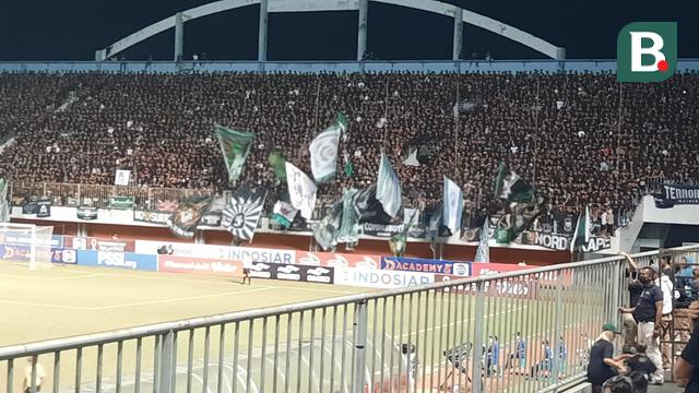 Laga Semi Final PSS Sleman kontra Borneo FC, Stadion Maguwoharjo Meng'hitam'