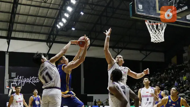 Foto: Terlalu Digdaya, Satria Muda Pertamina Gilas Rans PIK Basketball di IBL 2022