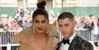 Sepertinya banyak selebriti yang bertunangan di musim panas ini. Dikabarkan, Nick Jonas pun sudah melamar Priyanka Chopra. (etonline.com/Getty Images)