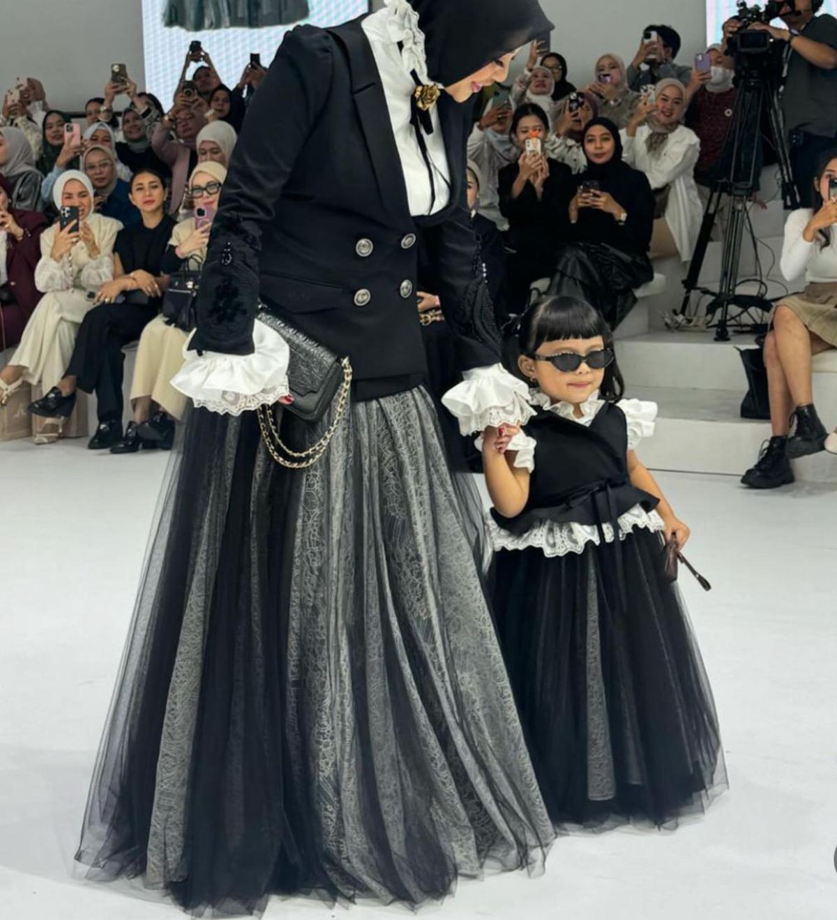 Rayyanza dan Ameena Curi Perhatian di JFW 2025, Lihat Momen Manis di Runway