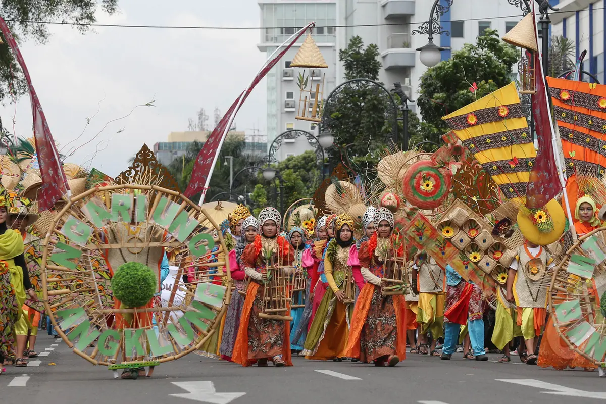 Kemeriahan Parade KAA di Bandung