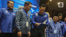 Surat rekomendasi tersebut diserahkan langsung oleh Ketua Umum Partai Demokrat, Agus Harimurti Yudhoyono (AHY). (Liputan6.com/Angga Yuniar)