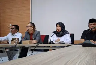 Ketua DPRD Kabupaten Lebak Juwita Wulandari. (Kedua dari kanan)