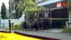 Lokasi penggerebekan teroris di Gergunung, Klaten Utara, Jateng, masih ditutup garis polisi dan dijaga ketat. Penutupan itu membuat warga yang biasa melewati jalan DI sekitar lokasi penggerebekan harus mencari jalur alternatif. 
