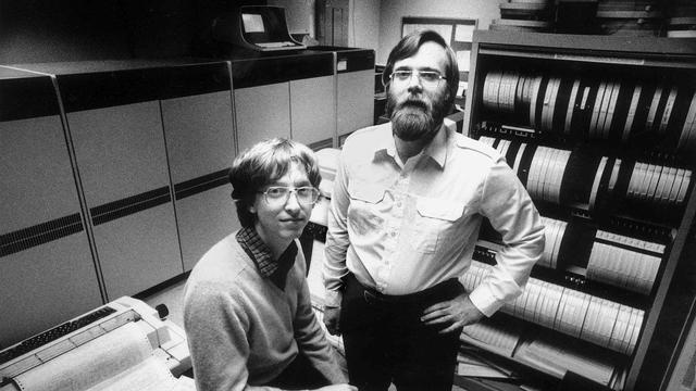 Bill Gates (kiri) dan Paul Allen (kanan), dua pendiri Microsoft ketika masih muda (Wikimedia Commons)