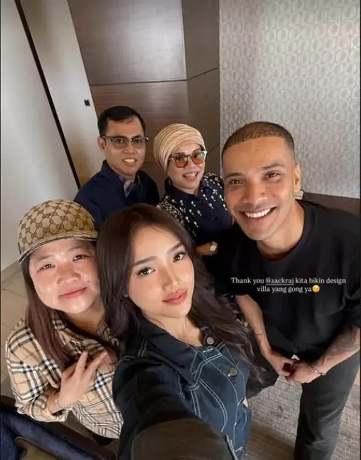Foto-Foto Fuji Tenteng Sertifikat, Mau Bangun Vila di Bali