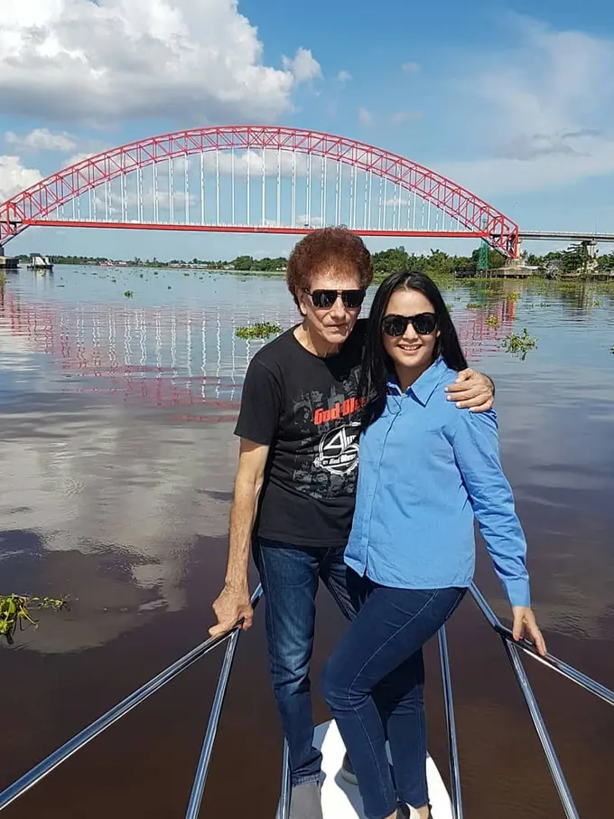 Ahmad Albar dan Dewi Sri Astuti