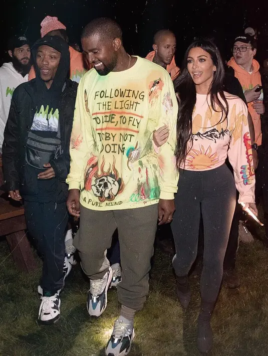 Riwayat kesehatan Kanye membuat Kim meminta suaminya tersebut untuk tdidak bekerja terlalu keras. (instagram/kimkardashian)