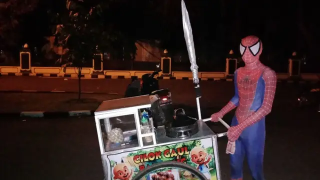 6 Potret Spider-Man Jika Tinggal di Indonesia Ini Bikin Ngakak