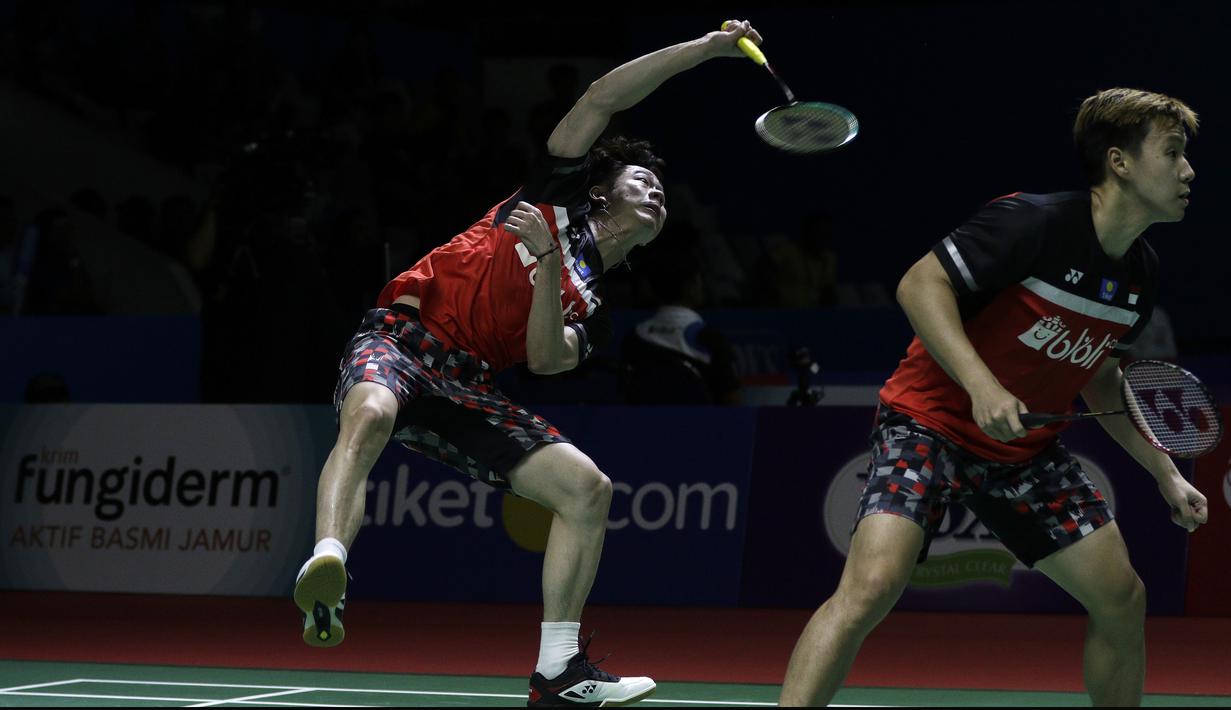 Ganda putra Indonesia, Kevin Sanjaya/Marcus Gideon, saat melawan wakil India, Satwiksairaj Rankireddy/Chirag Shetty, pada Indonesia Open 2019 di Istora, Jakarta, Kamis (17/7). Kevin/Marcus menang 21-15, 21-14. (Bola.com/Yoppy Renato)