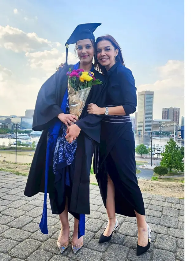 6 Potret Wisuda Adik Najwa Shihab di Amerika, Raih 2 Gelar Spesialis Kedokteran