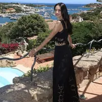 Raline Shah, mengunggah dirinya kala berlibir ke Pulau Sardinia, Italia. [Foto: Instagram, Raline Shah]