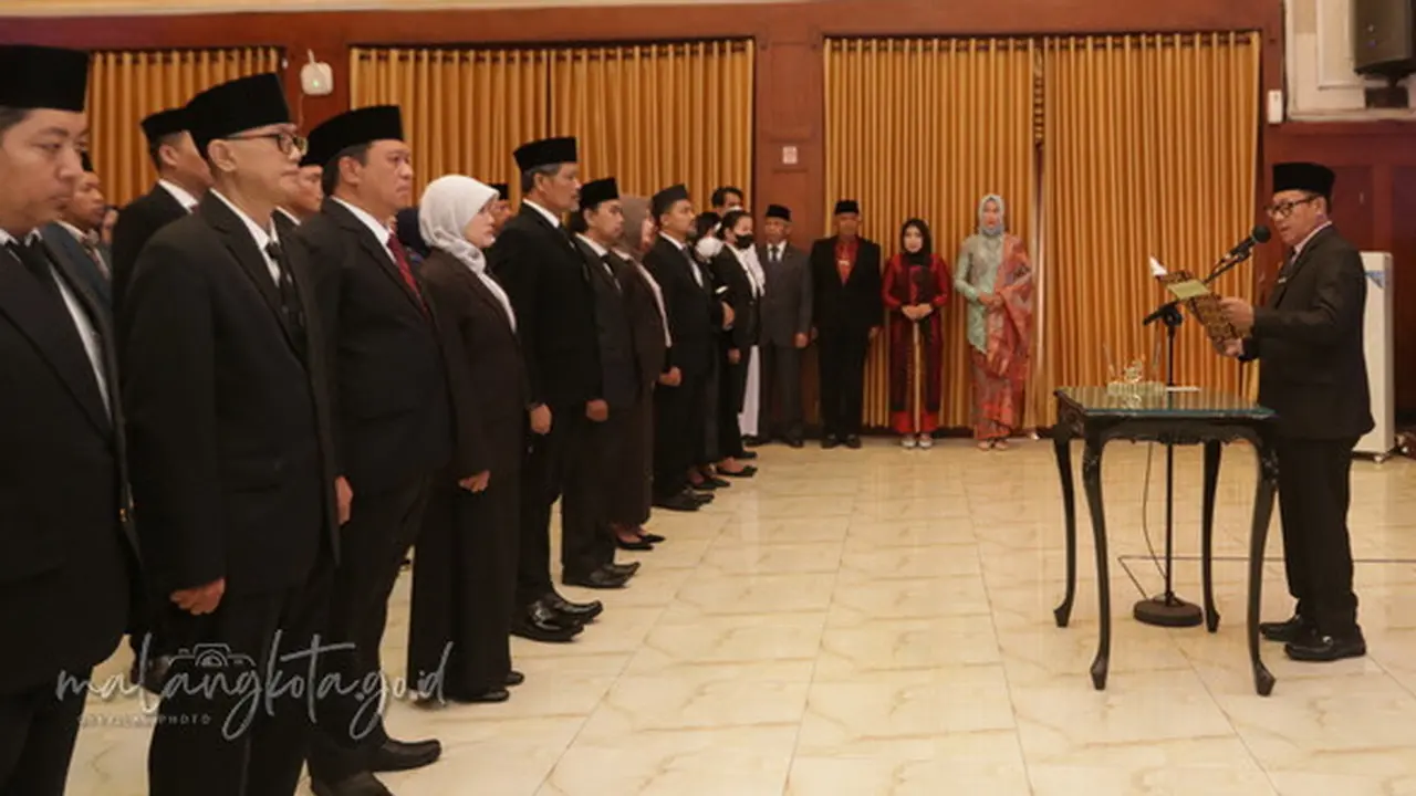 Sutiaji saat melantik puluhan pejabat baru Kota Malang. (Istimewa)