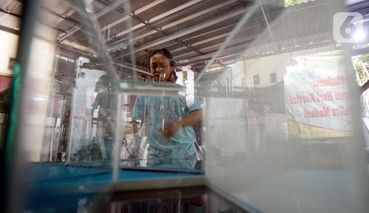 Foto Corona Picu Meningkatnya Pesanan Akuarium Ikan Hias Bisnis Liputan6 Com