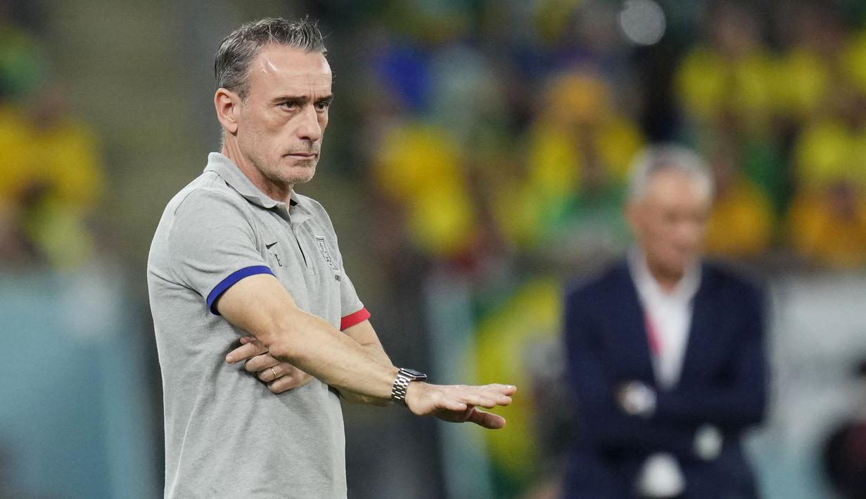 Langkah Taeguk Warriors harus terhenti di babak 16 besar Piala Dunia 2022 usai ditaklukkan Brasil. Kekalahan tersebut membuat sang pelatih Paulo Bento tidak memperpanjang kontrak dengan Korea Selatan. (AP/Manu Fernandez)