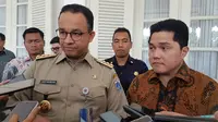 Menteri BUMN Erick Thohir bertemu dengan Gubernur DKI Jakarta Anies Baswedan di Balai Kota DKI. (Ika Defianti/Liputan6.com)