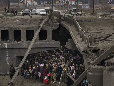 Perang Rusia di Ukraina akan mencapai angka 500 hari pada akhir pekan ini, sebuah tonggak sejarah suram bagi konflik yang berkecamuk tanpa akhir yang jelas. (AP Photo/ Emilio Morenatti)