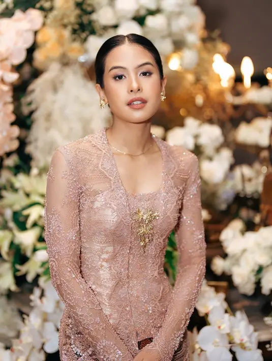 Lewat unggahan Instagramnya, Maudy Ayunda membagikan potret penampilannya kala menjadi bridesmaid pernikahan sahabatnya. [@maudyayunda]