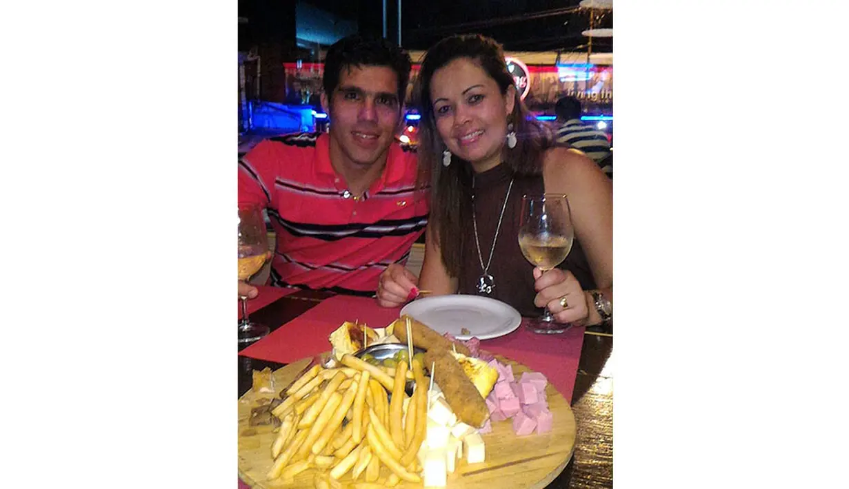 Fabiano Beltrame memanfaatkan waktu mudik ke Brasil untuk makan malam romantis bersama sang istri. (Dok. Pribadi)