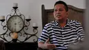 Ekspresi Sutrisno Bachir saat melakukan sesi wawancara khusus dengan tim Liputan6.com di kawasan Senayan, Jakarta, Sabtu (22/2/2015).(Liputan6.com/Johan Tallo)