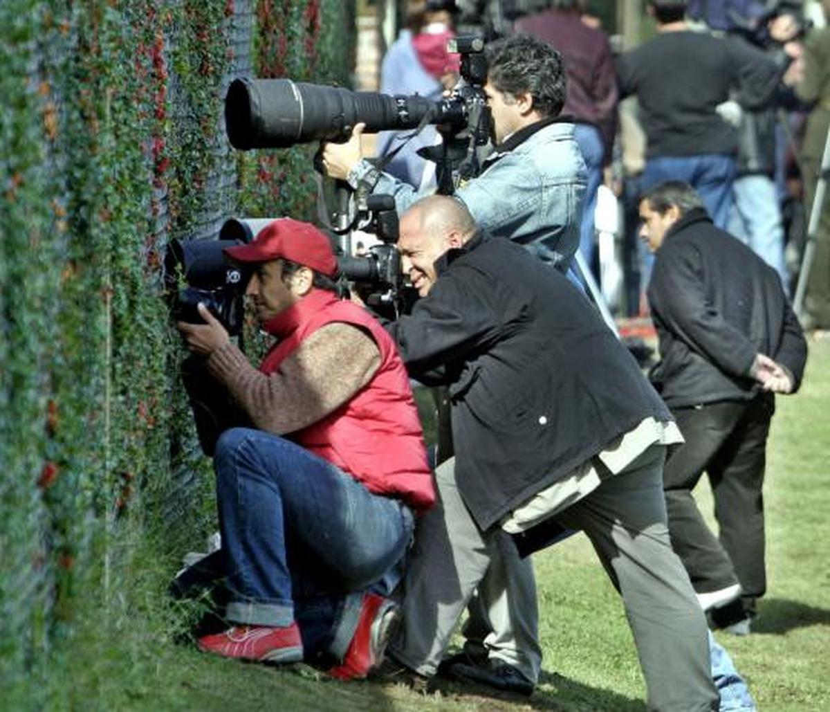 Aksi para paparazzi memburu gambar bintang ternama