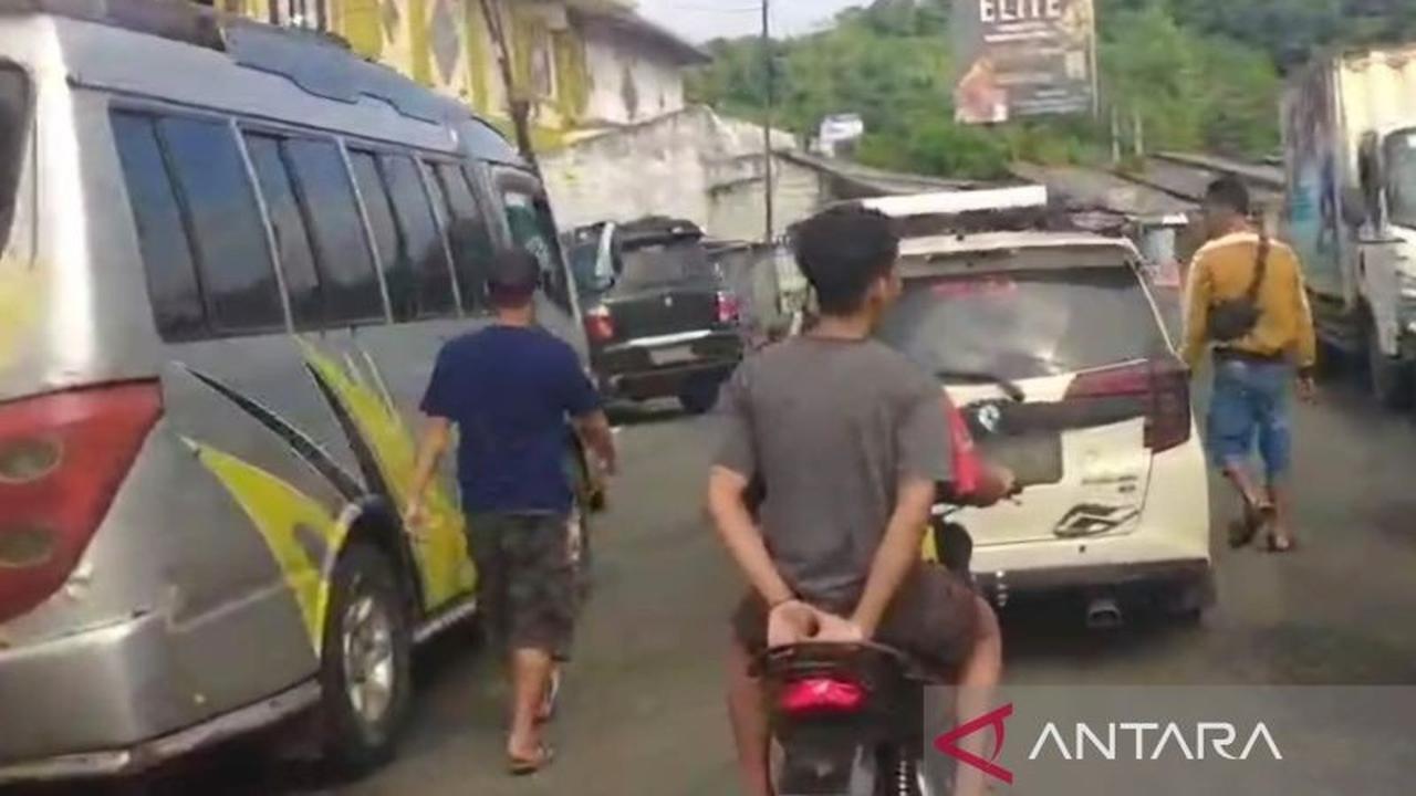 Polres Cianjur Kawal Ketat Aksi Mogok Sopir Angkutan Umum dan Razia Taksi Gelap di Cianjur Selatan