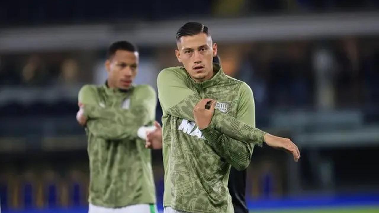 Momen Kaki Bek Timnas Indonesia Jay Idzes Kena Injak Pemain Verona di Liga Italia, Alami Cedera?