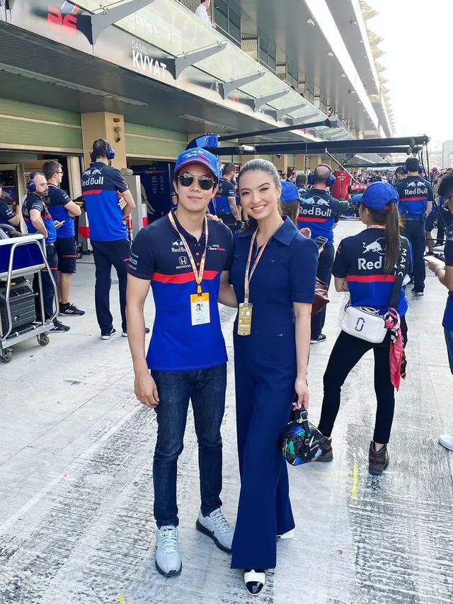 Gaya Raline Shah di Sirkuit Balap Abu Dhabi (sumber: instagram/ralineshah)