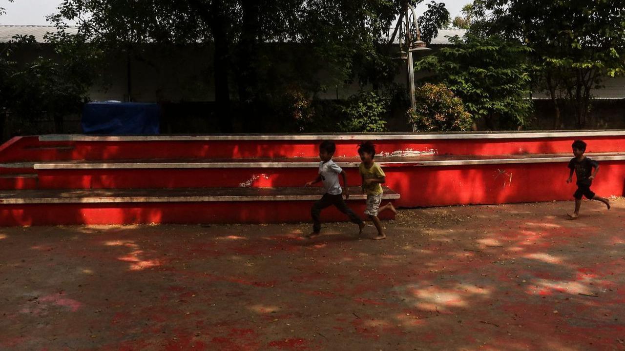 Meski begitu, minat anak-anak untuk bermain di Ruang Publik Terpadu Ramah Anak (RPTRA) Berseri tak pernah surut.