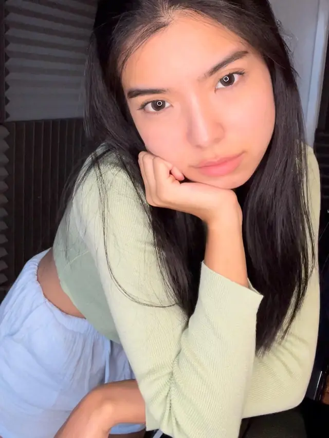 Jadi Pengisi Lagu Disney, Ini 7 Potret Terbaru Chilla Kiana yang Menawan