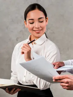 Sahabat Fimela, memasuki 2026, resolusi karier tak lagi harus identik dengan “bekerja lebih keras” atau “terus mengejar”. [Dok/freepik.com]