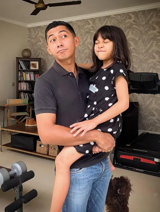 Kenang Mirdad Momong Anak (Instagram/kenangmirdad)