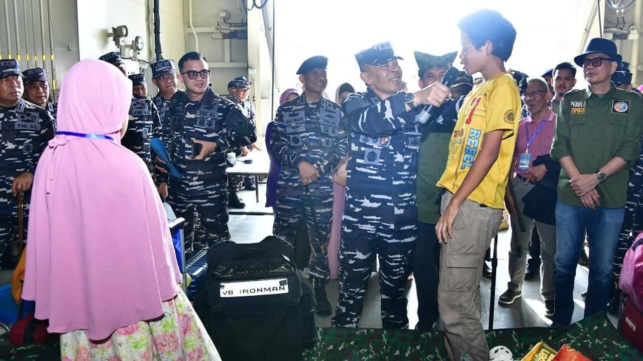 FOTO: TNI AL Gelar Mudik Gratis dengan KRI Semarang