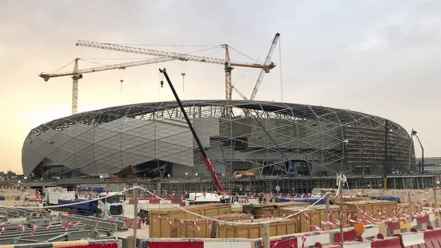 Education Stadium saat masih dalam proses pembangunan