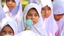 FOD BMKG Sultan Iskandar Muda (SIM), Nabila mengimbau masyarakat memberikan pelindung pada kulit saat beraktivitas di luar ruangan dan memperhatikan asupan air mineral agar terhindar dari dehidrasi. (CHAIDEER MAHYUDDIN/AFP)