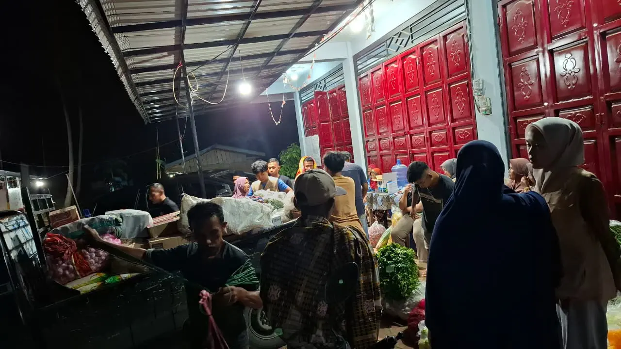 Gerakan warga bantu warga di Padang. (Liputan6.com/Novia Harlina)