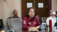 Direktur Pengelolaan Imunisasi Direktorat Jenderal Pencegahan dan Pengendalian Penyakit Kementerian Kesehatan (Kemenkes) RI Prima Yosephine Berliana bicara soal imunisasi ganda di Bio Farma, Bandung, Jawa Barat pada Rabu, 17 Mei 2023. (Dok Bio Farma)