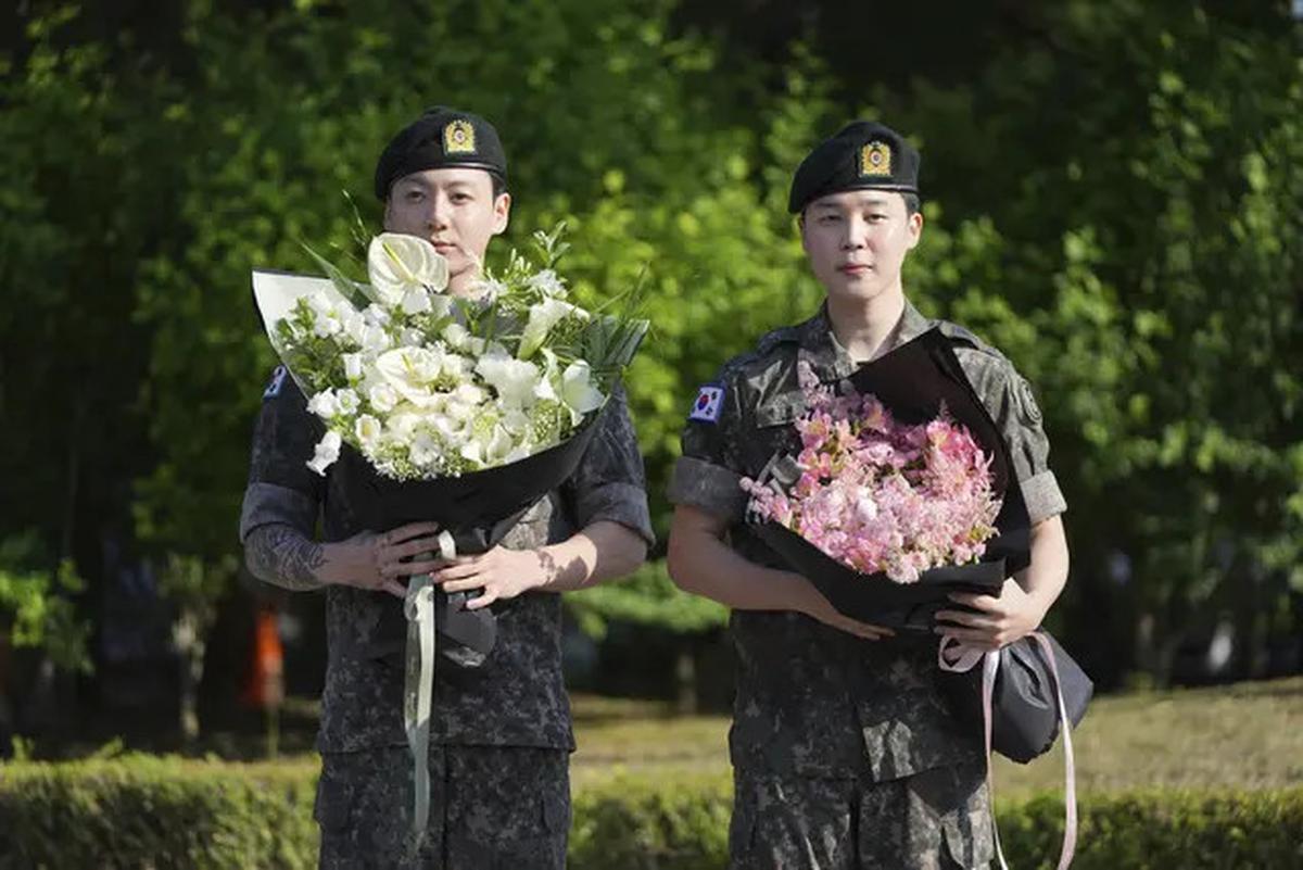 Jimin dan Jungkook BTS Tuntaskan Wajib Militer, Sapa ARMY hingga Kagok Hadapi Kamera