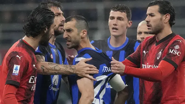 Foto: Momen Panasnya Derby Della Madonnina Edisi ke-239 yang Berbuah Gelar Liga Italia ke-20 Inter Milan Sepanjang Sejarah